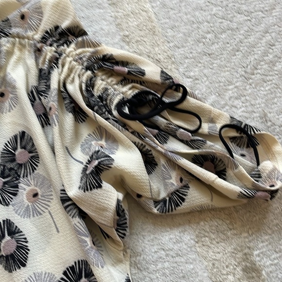 Bali Cream and Black blouse size XL made in Canada - Picture 3 of 5